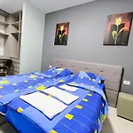 Deas In Apartment Tirana