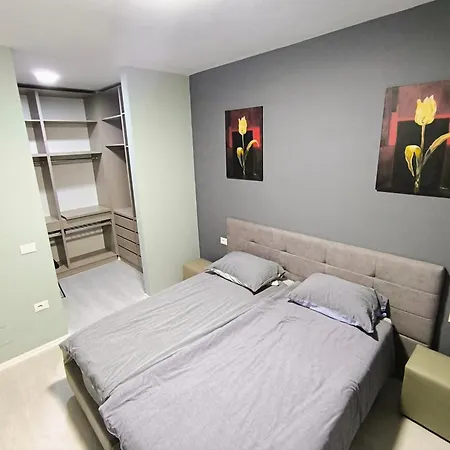 Deas In Apartment Tirana