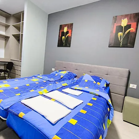 Deas In Apartment Tirana