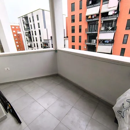 Deas In Apartment *